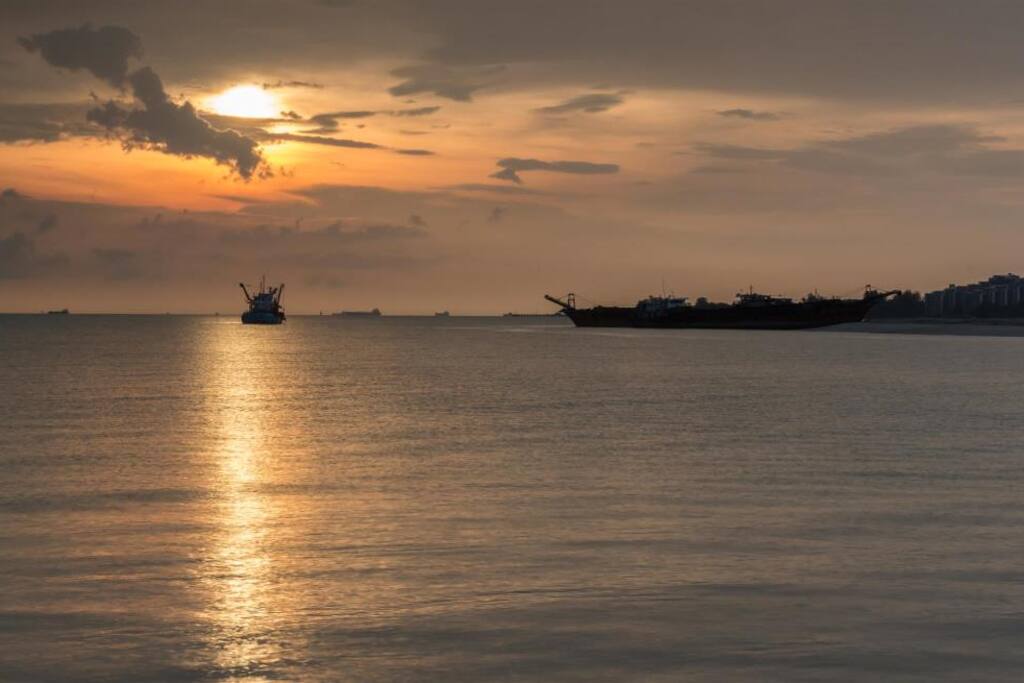 Klebang Beach - 8 KM from Property