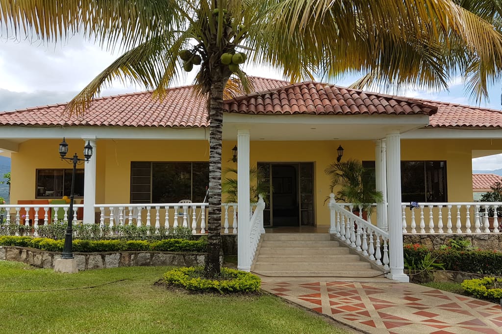 Entrada a la Casa