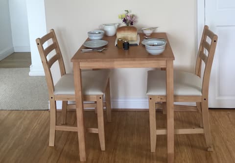 Top Airbnb: Grd floor annex; Hale, nr Man. A/port /Wyth. Hos. in Trafford