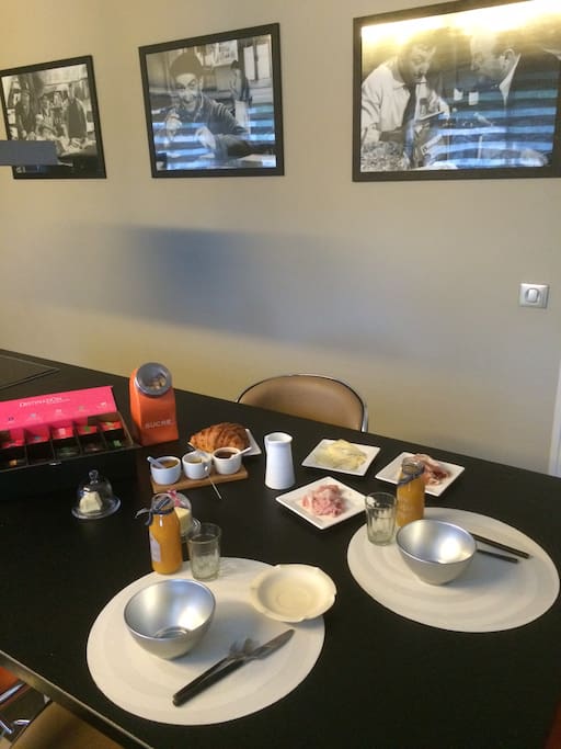 Votre petit déjeuner pour vous faire attendre midi avec décontraction et nonchalance ...................