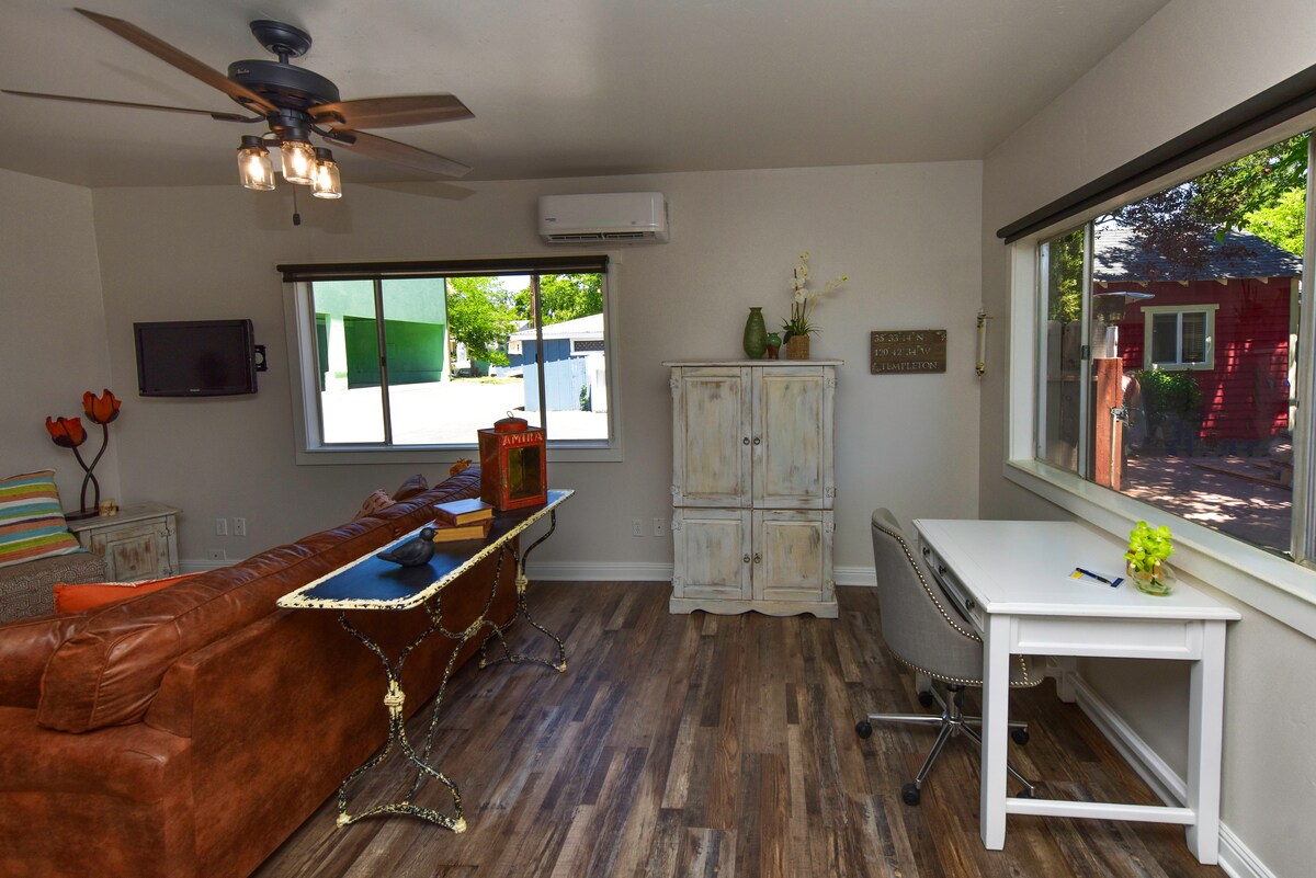Top performing Airbnb: Vine St. Vacation Cottage -200 Steps to City Park in El Paso De Robles (Paso Robles)