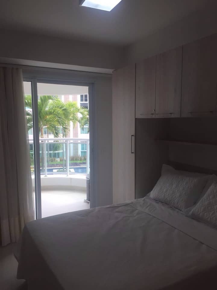 Apartman (s WC-om), balkon i kompletan u ormarima + TV.