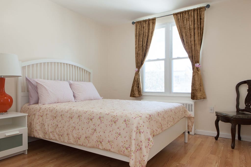 Second Bedroom-Queen size bed