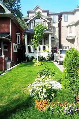 Luxury House – Toronto Upper Beaches gallery image 2