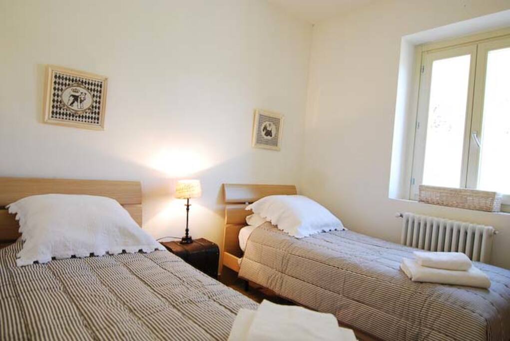 twin bedroom