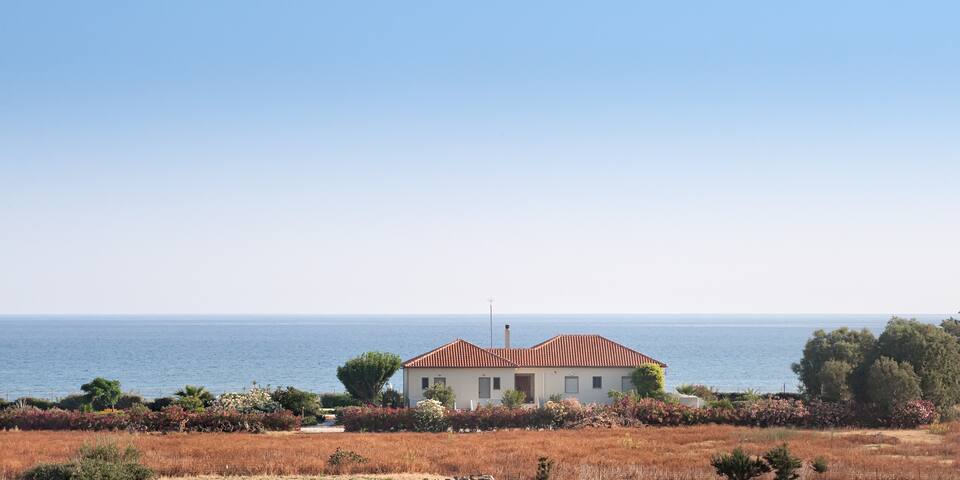 AKTI-Villa & studios by the beach gallery image 3