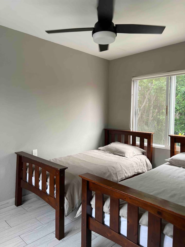 חדר שינה 2 מיטות יחיד 