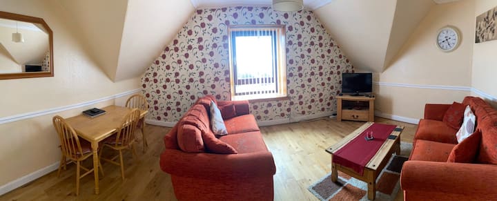 2 Bed Attic Flat Near Montrose Beach. - Escocia