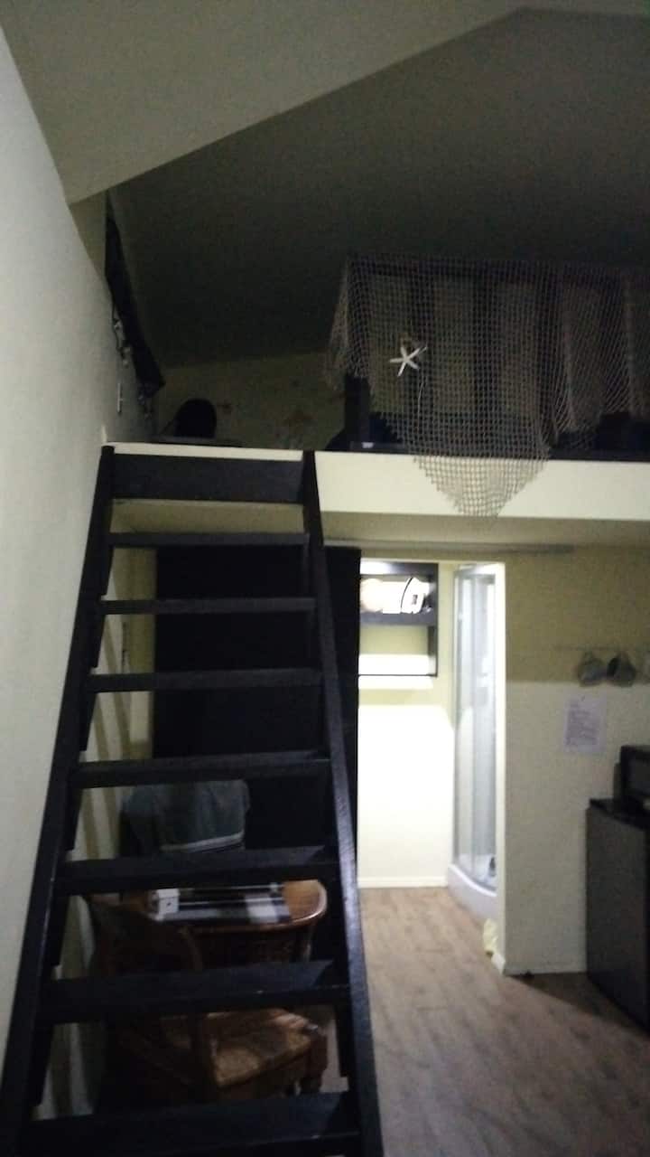 Mtindo wa roshani ya chumba. 