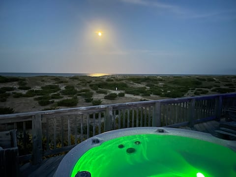 Oceanfront 4 Bedroom Salvo Sandcastle * Hot Tub