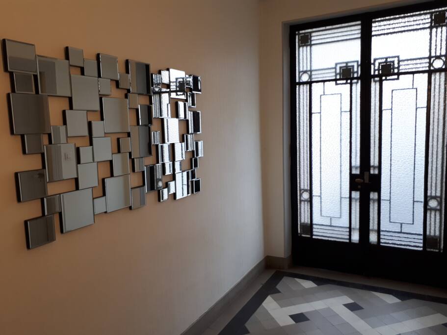Entrée et porte art déco.
