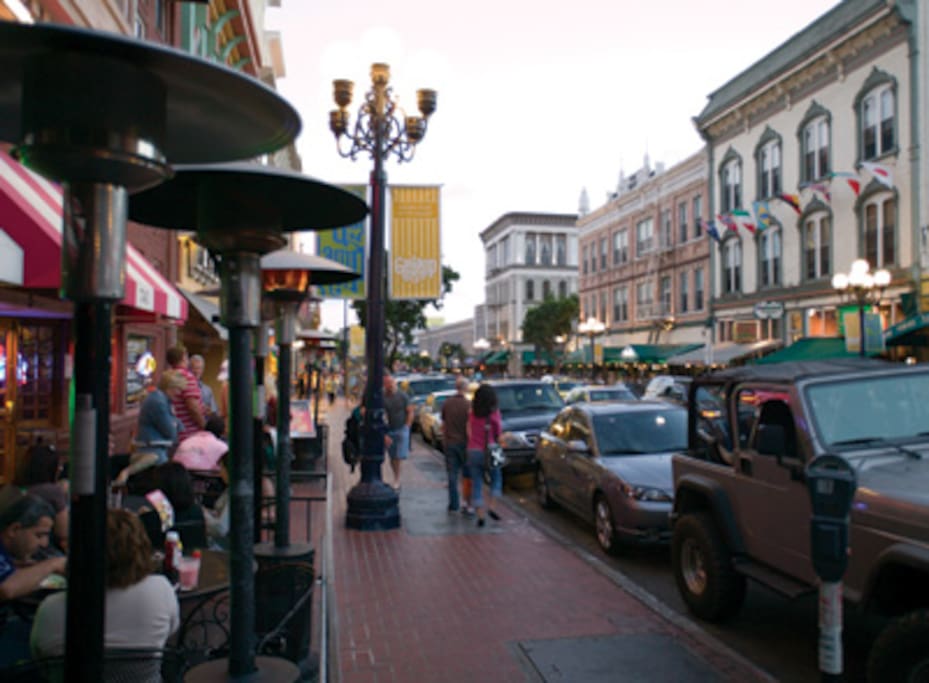 Downtown restaurants and bars
