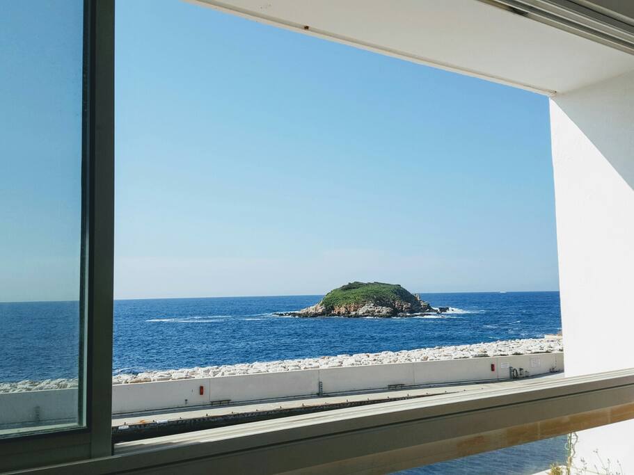 et sur l'Île Rousse, juste en face de nous