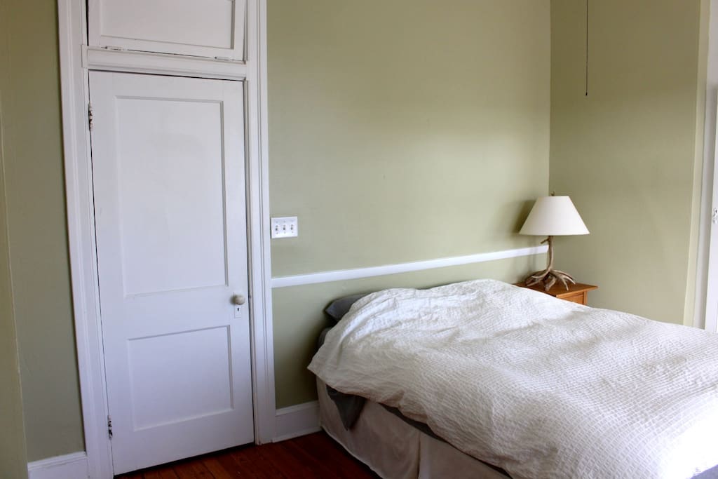Guest room 1, with queen bed