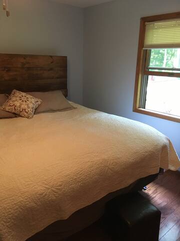 Master Bdrm&in-suite bath; near I-43, Oostburg, WI