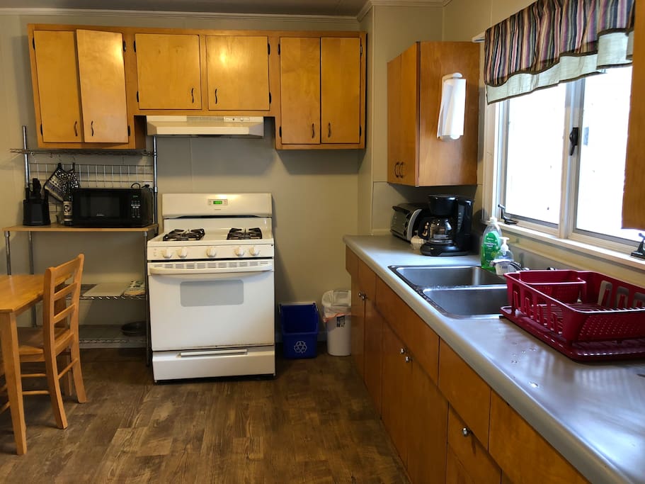 Nicely-equipped kitchen. Perfect for hame away from home.