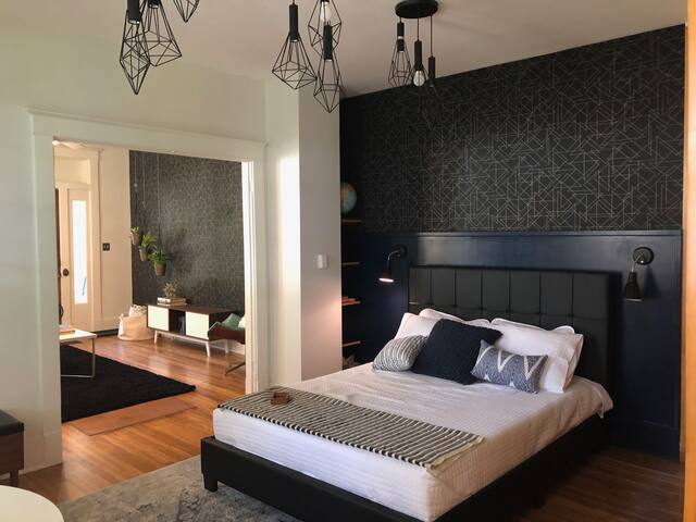 Stylish Retreat in the Heart of Midtown Memphis