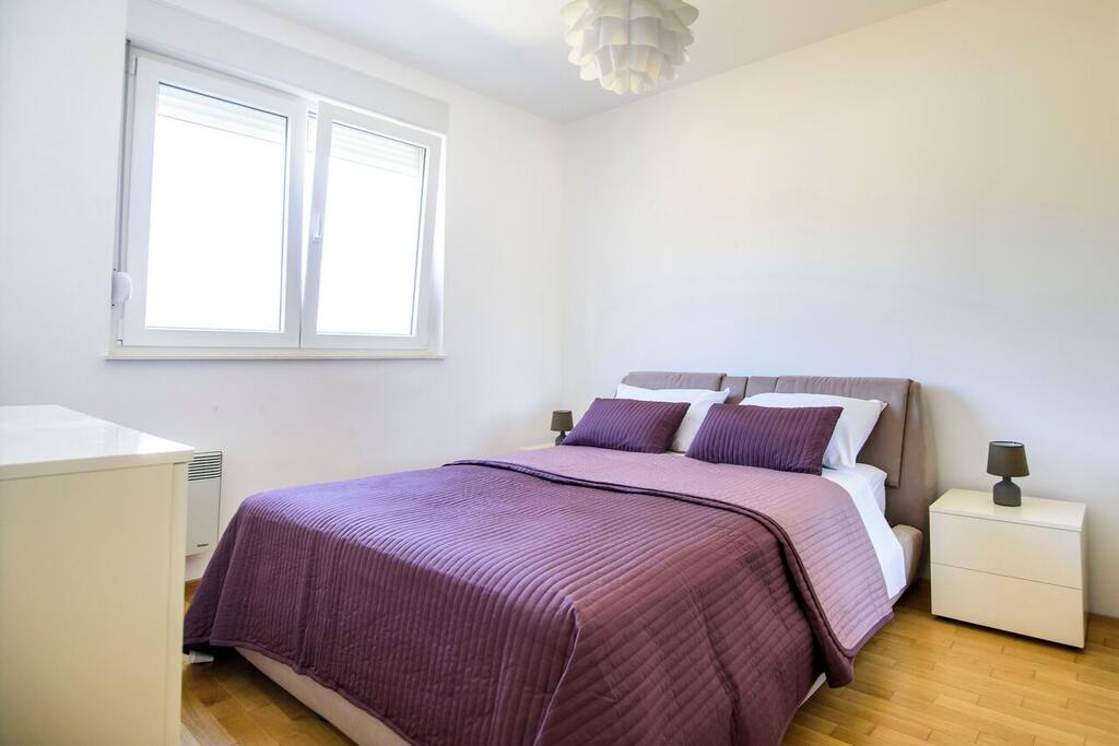 Bedroom with king size bed