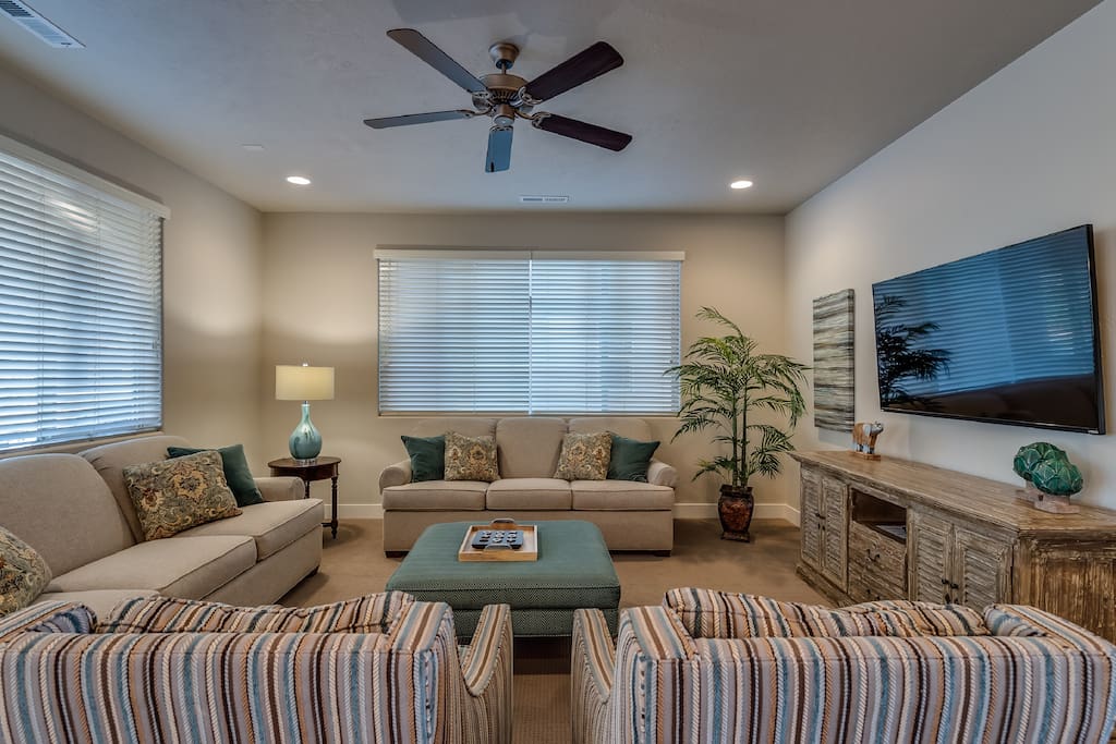 Living Room w/seating for 8