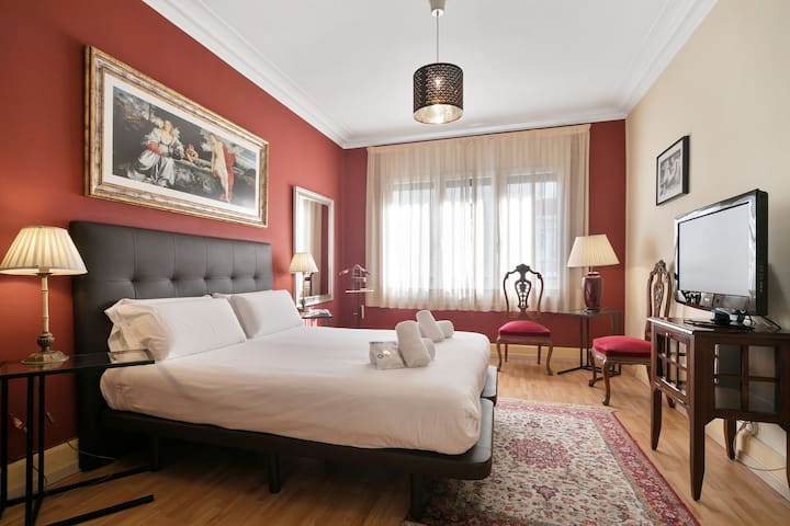 5-bedroom 3 bathroom apartment with lots of style gallery image 2