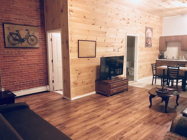 Spacious 2-bedroom Loft in City Center