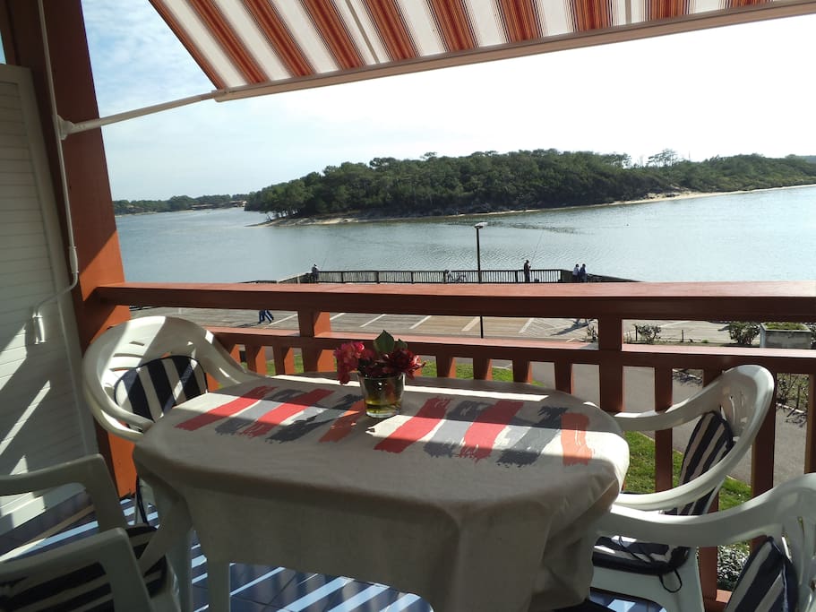 TERRAZA CON VISTAS AL LAGO