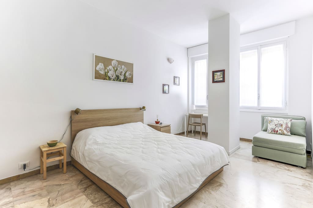The bedroom (double bed + single bed)