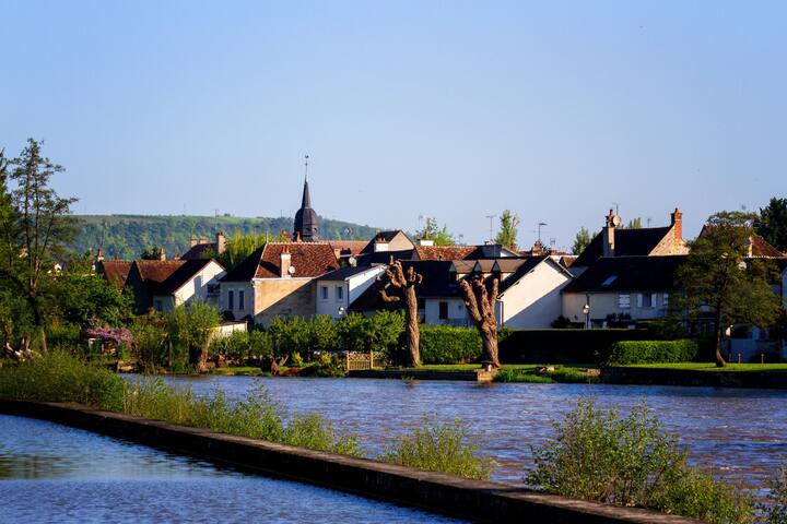 Champs-sur-Yonne: house with terrace