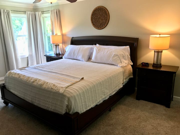 Master bedroom en-suite 