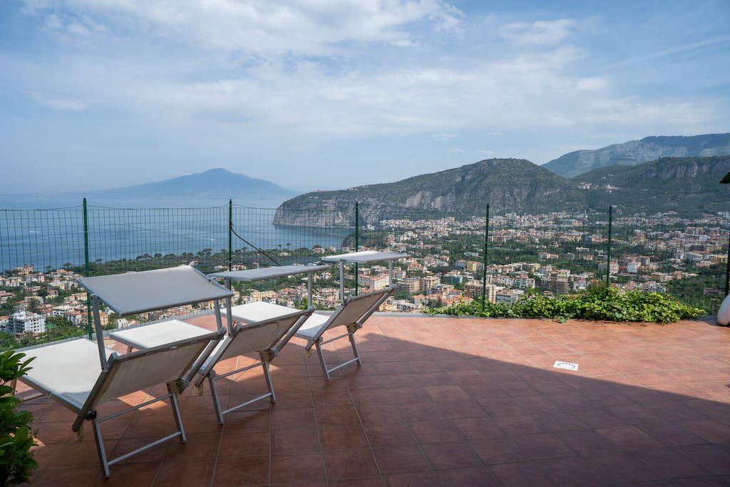 Solarium appartamento Paradiso con vista sul golfo di Napoli