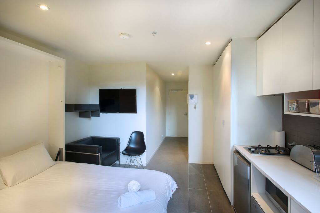 Spacious apartment with extra single floor mattress/air mattress option available for the extra 3rd person if needed.