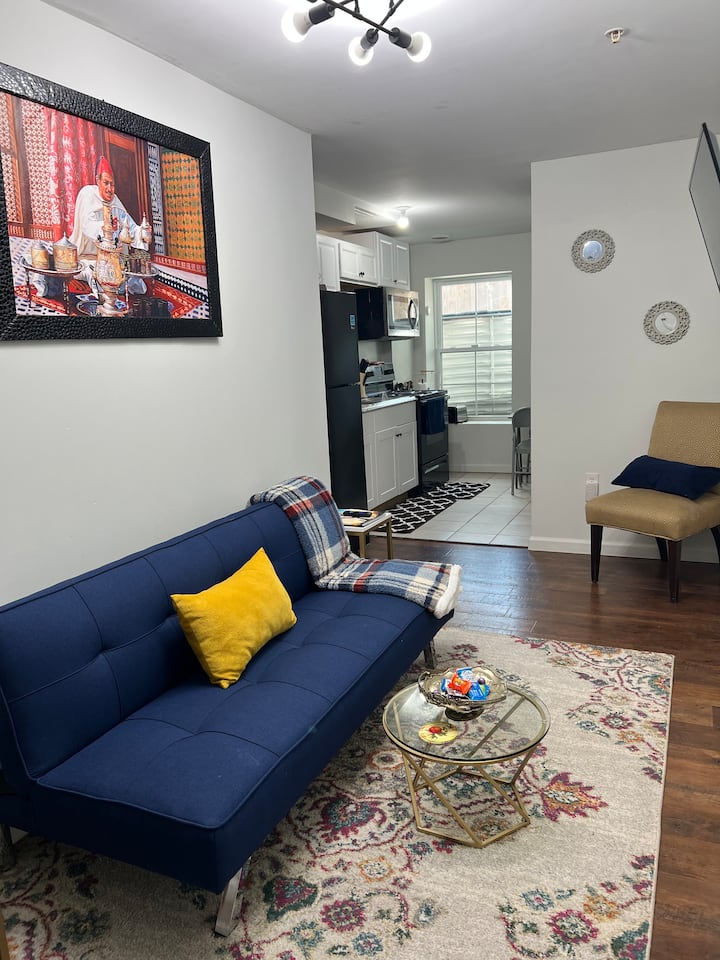 A Cozy Remodelled Room Hosted By Rajae. - Washington, D.C.