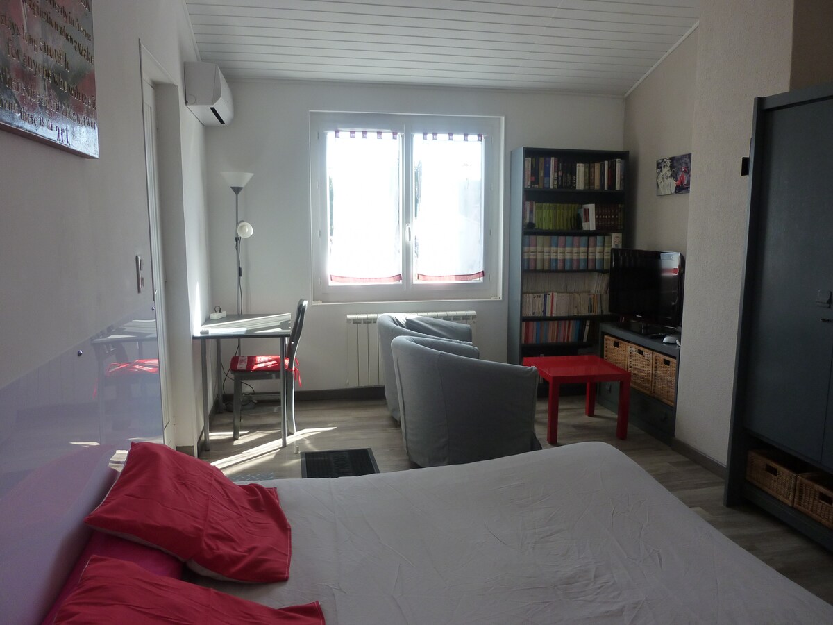 Top Airbnb: studio near city center in Villeneuve Lès Avignon