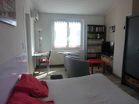 Top Airbnb: studio near city center à Villeneuve Lès Avignon