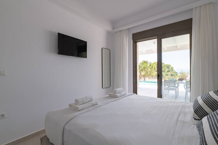 Villa Iris in Pefkos, Lindos (Pine Villas) gallery image 4