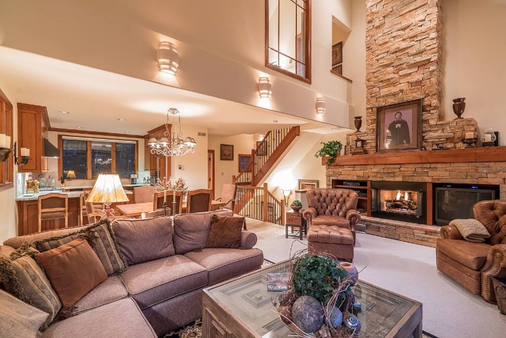 Open Floor Plan - Kitchen, Living Area, Dining Aera