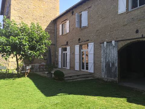 Family home, spacious, fireplace, countryside