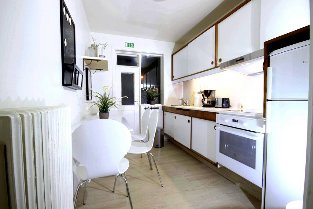 Fully equipped kitchen.