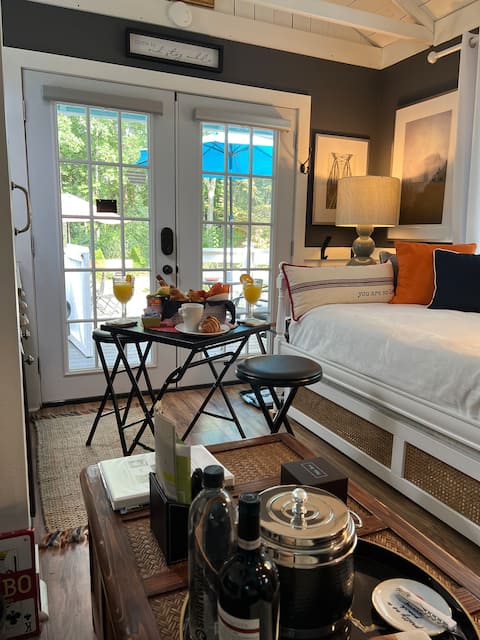 Popular Airbnb listing: B & M Farmhouse Cottage in Stonecrest
