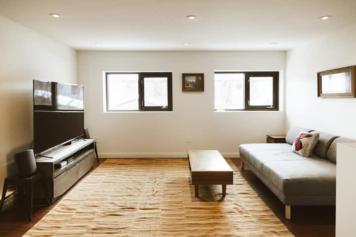 Large Two Bedroom Downtown Apartment - Rossland