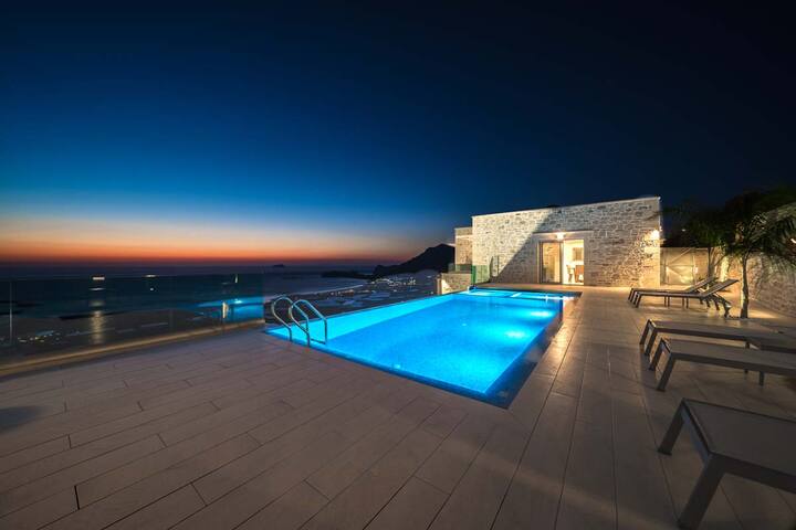 A SeaView Villa you will never forget* gallery image 3