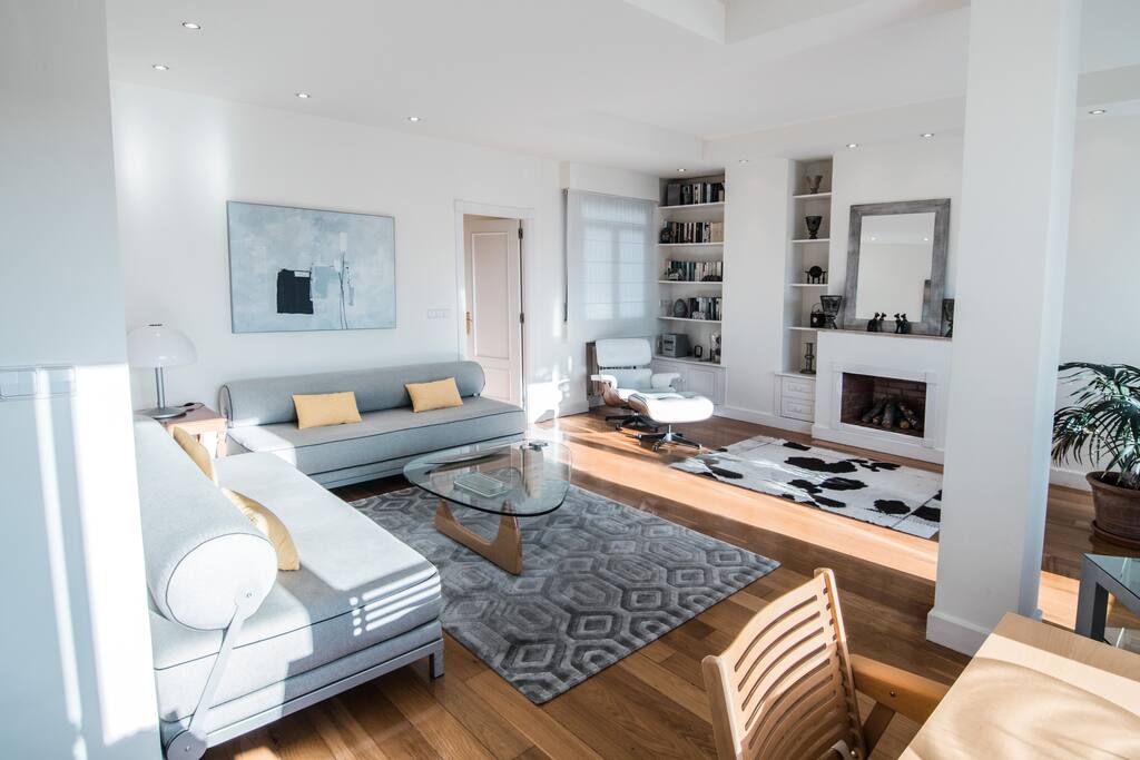 HEROS by PEOPLE RENTALS in Bilbao - Living Room