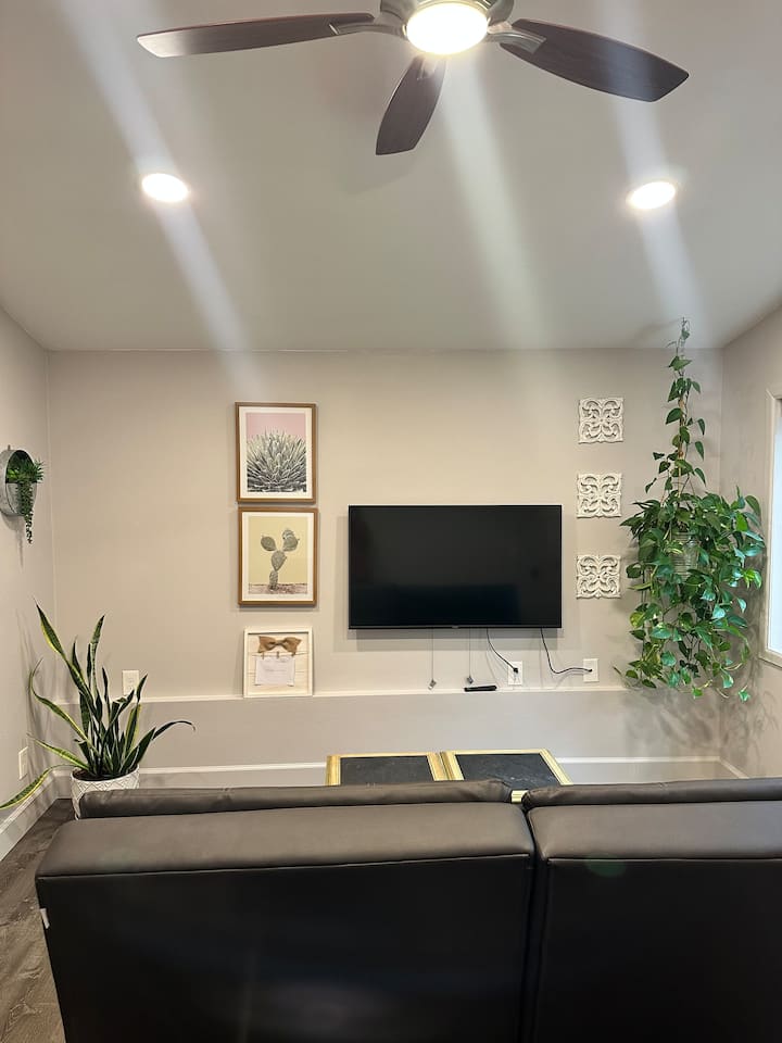 Guest House - Silverton, OR