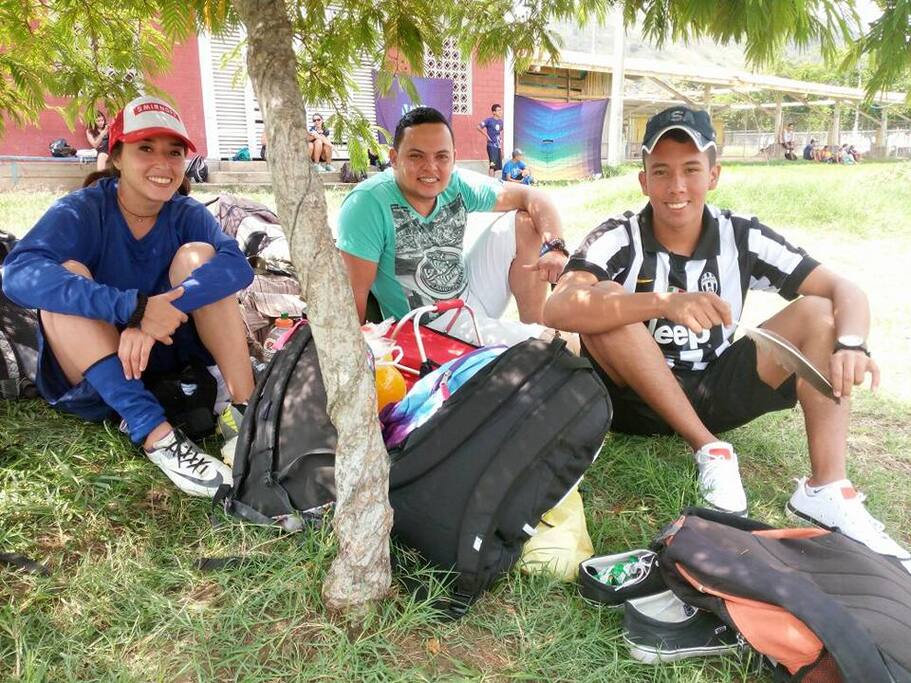 somo deportistas y realizamos ultimate FRisbee