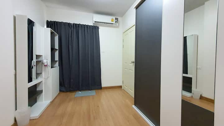 更衣区（带衣柜）