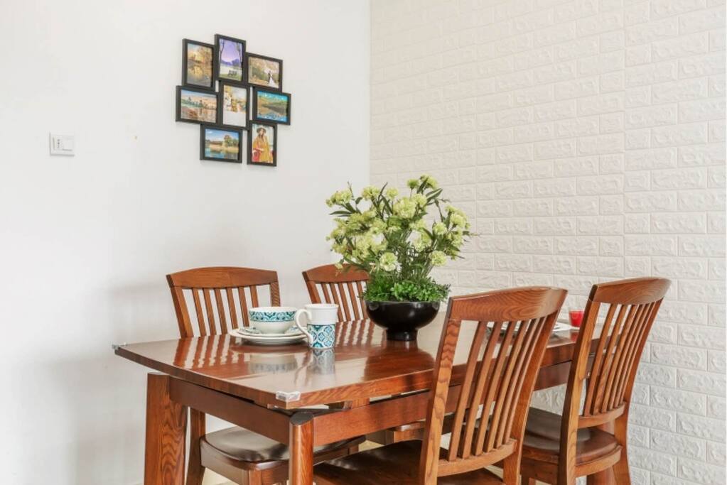 餐桌 dining table