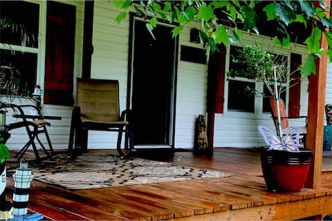 Like being home cozy! Comfy. Pets welcome. Private