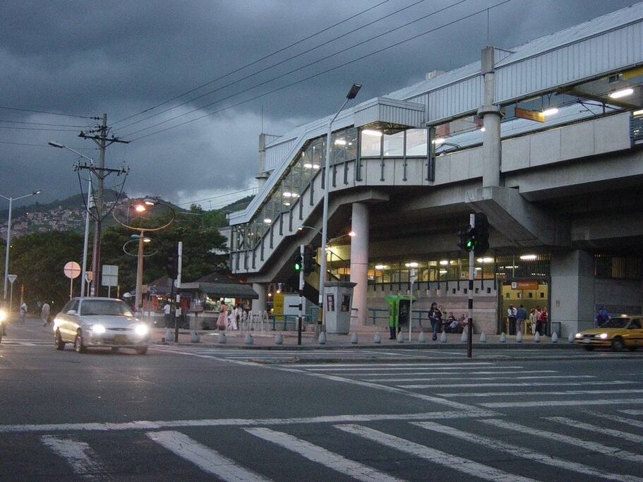 estacion del metro "La floresta"