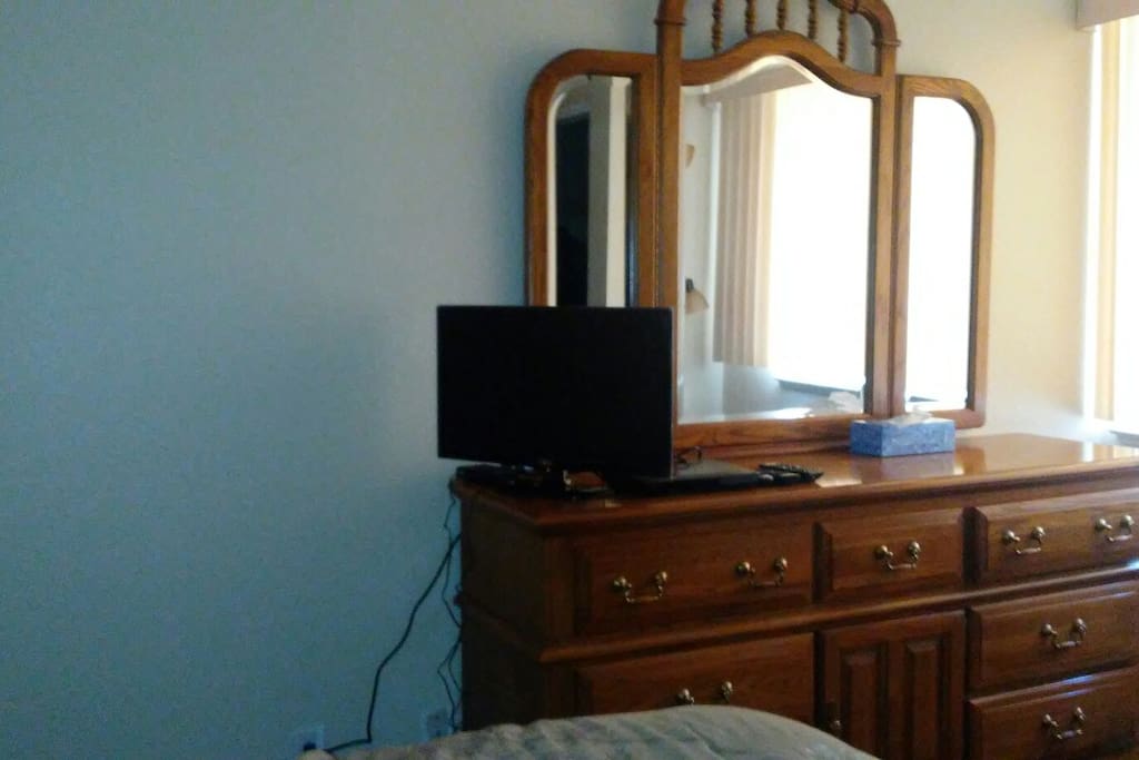 1st bedroom with cable tv