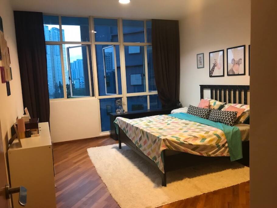 Room w King size Bed
